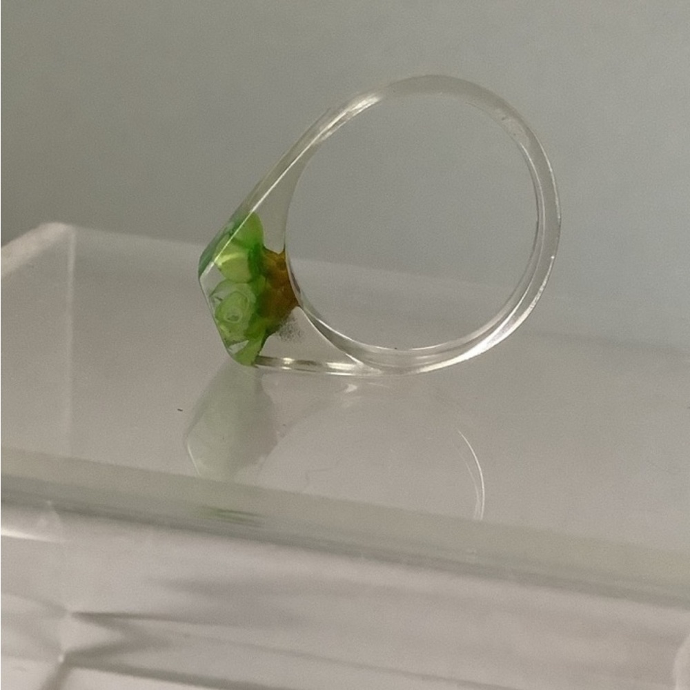 New vintage REAL? green rose flower ring acrylic